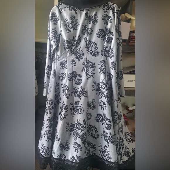 Cross-border Lace Patchwork Vintage Inspired Jacket/Coat. Size M-L. - Picture 5 of 9